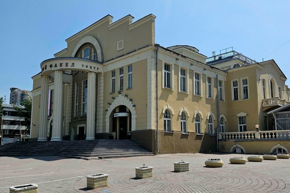 ГК «ССТ» обеспечила поставку греющих кабелей для системы антиобледенения легендарного театра «Красный факел» в Новосибирске